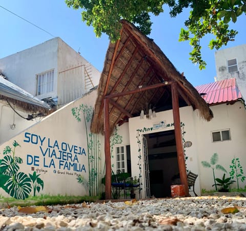 Facade/entrance