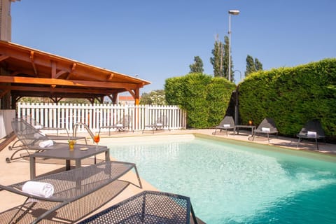 Swimming pool, Swimming pool