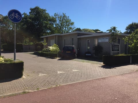 Property building, Facade/entrance, Property logo or sign, Parking