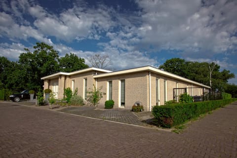 Facade/entrance, Day, Summer, Decorative detail