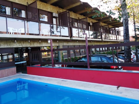 Property building, Day, Swimming pool
