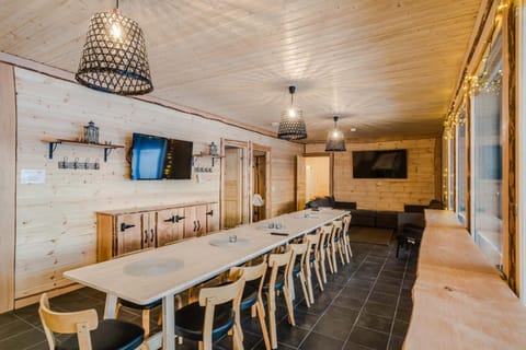 TV and multimedia, Living room, Seating area, Dining area