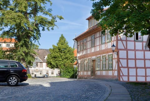 Facade/entrance, Neighbourhood