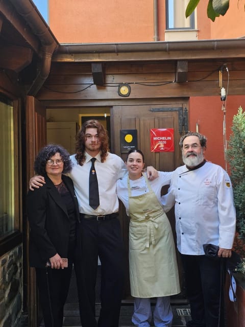 Staff, group of guests