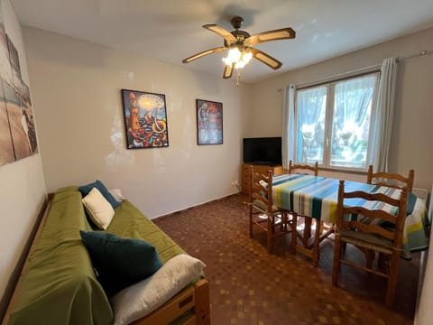 TV and multimedia, Living room, Dining area