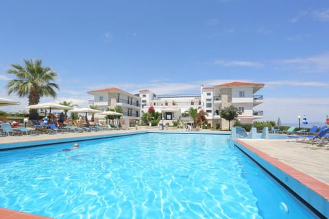 Property building, Day, Swimming pool