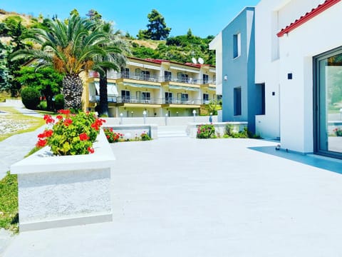 Property building, Patio, Garden