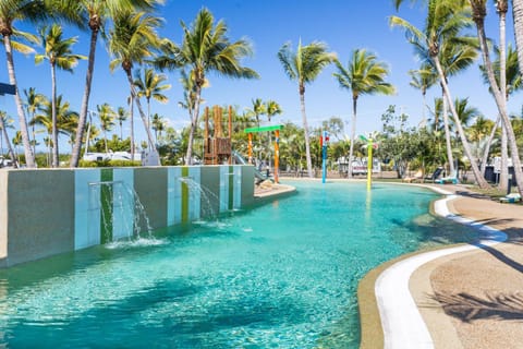 Day, Garden, Swimming pool, sunbed
