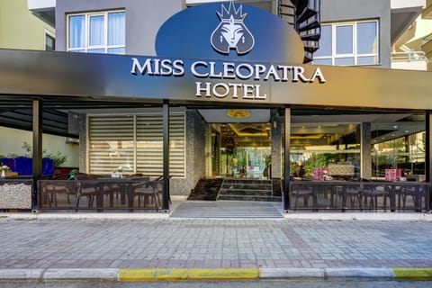 Property building, Facade/entrance, Day, Property logo or sign, Logo/Certificate/Sign, Text overlay, Street view
