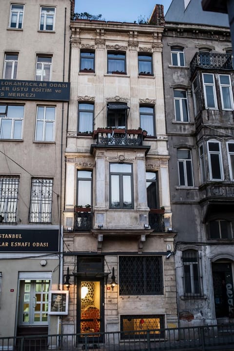 Facade/entrance