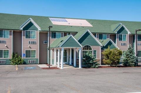 Property building, Facade/entrance, Day