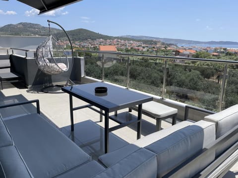 Balcony/Terrace, Mountain view, Sea view