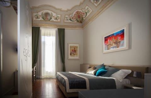 Bed, Photo of the whole room, Decorative detail, Bedroom