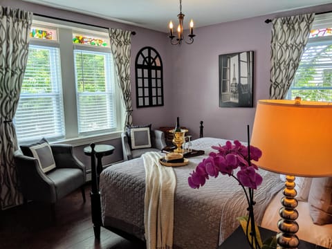 Bed, Seating area, Bedroom