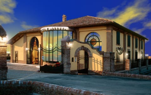 Facade/entrance