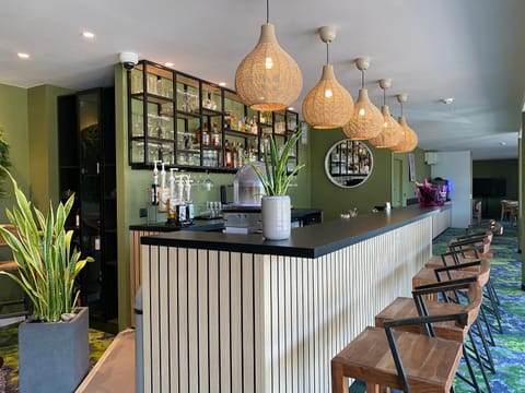 Property building, Restaurant/places to eat, Lounge or bar