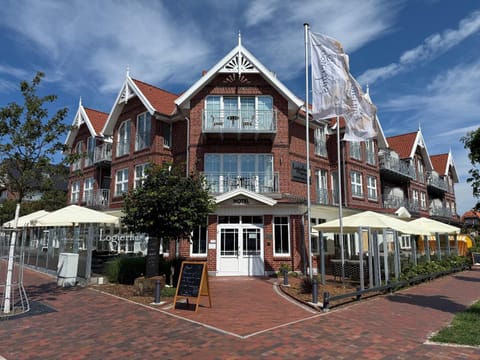 Property building, Facade/entrance, Street view, Area and facilities, Location