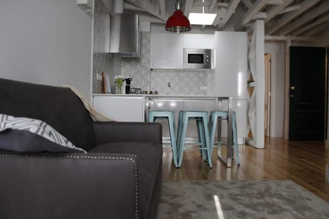 Kitchen or kitchenette, Living room, Seating area, Dining area