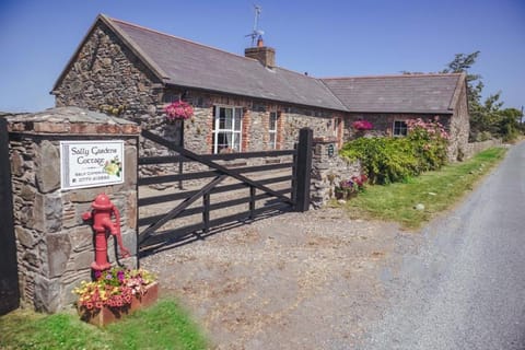 Patio, Natural landscape, Summer, BBQ facilities, Children play ground, Guests, Family, Facility for disabled guests, Parking, internet, pet friendly, acessibility