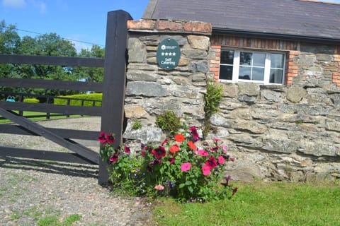 Facade/entrance, Spring, Garden view, Facility for disabled guests, Parking, internet, acessibility