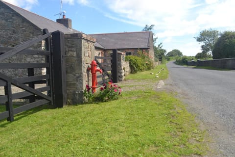 Facade/entrance, Summer, BBQ facilities, Children play ground, Garden, Garden view, Parking, internet, acessibility