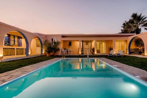 Property building, Swimming pool, Swimming pool