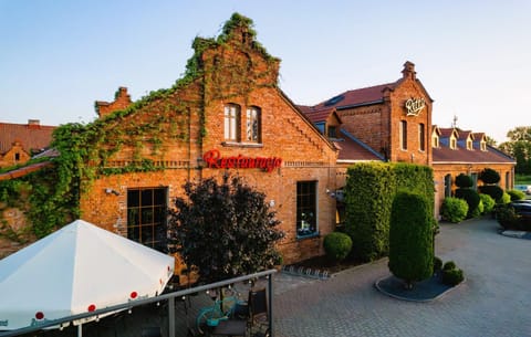 Property building, Restaurant/places to eat, Restaurant/places to eat, Facade/entrance, Spring, Night, Property logo or sign, Property logo or sign, Activities, Activities, Garden, Logo/Certificate/Sign, Logo/Certificate/Sign, On site, Garden view, Area and facilities, Area and facilities, Entertainment, Breakfast, Seasons, Time of day, Location, Sunset