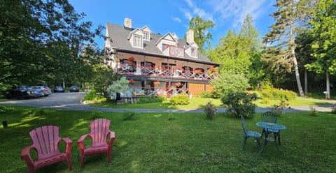 Property building, Garden, Garden, Garden view, Garden view
