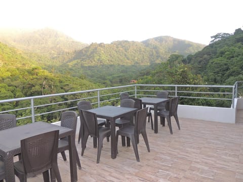 Solarium, Balcony/Terrace, Seating area, Dining area, Mountain view, Area and facilities