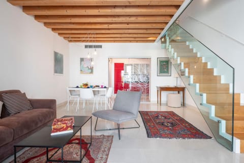Kitchen or kitchenette, Living room, Seating area