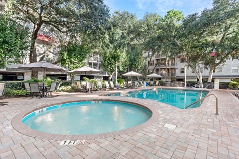 Hot Tub, Swimming pool, sunbed