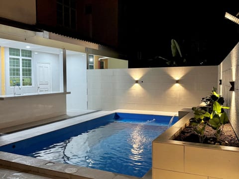 Night, Swimming pool
