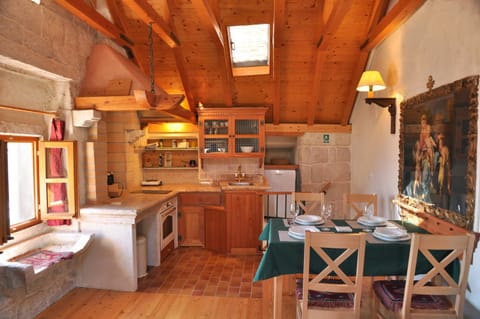 Kitchen or kitchenette, Dining area, pet friendly