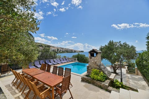 Property building, Swimming pool, Breakfast