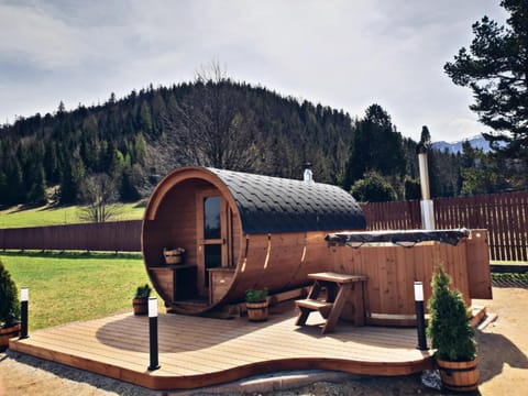 Hot Tub, Sauna, Mountain view