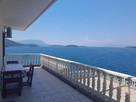 Balcony/Terrace, children, Family