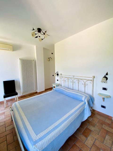 Sandra Villa Rooms Bed and Breakfast in Corniglia