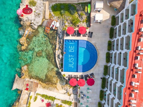 Bird's eye view, Swimming pool
