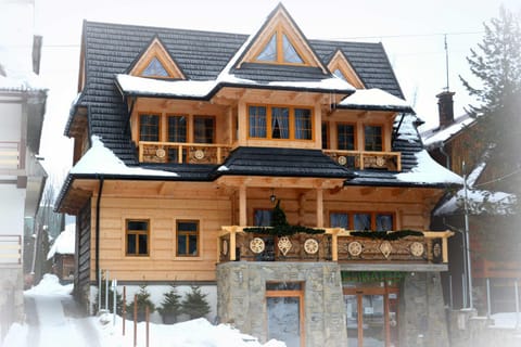 Property building, Facade/entrance, Day, Winter, Supermarket/grocery shop