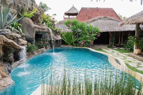 Property building, Day, Garden view, Pool view, Swimming pool