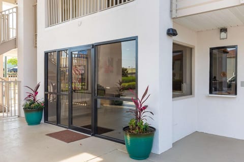 Property building, Facade/entrance, Day, On site, Time of day