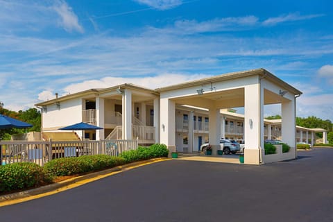 Property building, Facade/entrance, Day, On site, Time of day