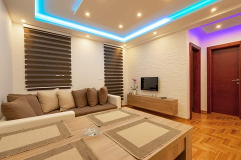 Patio, TV and multimedia, Coffee/tea facilities, Living room, Seating area, Dining area