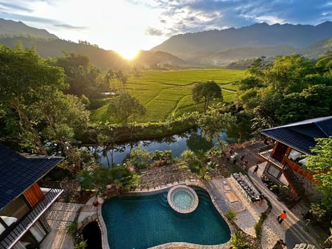 Property building, Swimming pool