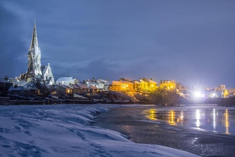 Nearby landmark, Winter