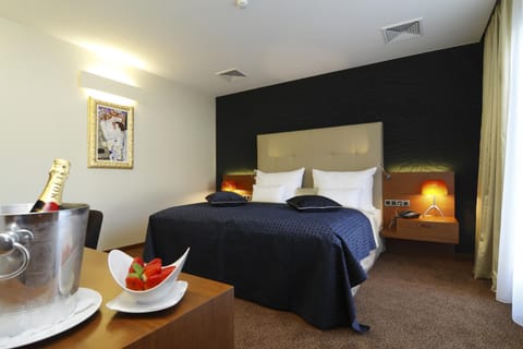 Photo of the whole room, Decorative detail, Bedroom