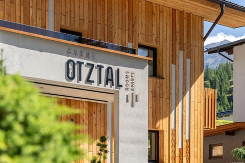 Property building, Day, Property logo or sign, Logo/Certificate/Sign, Text overlay, Certificate/Award