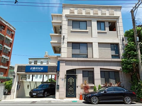 Property building, Facade/entrance, Off site, Property logo or sign
