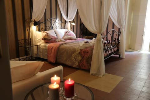 Photo of the whole room, Decorative detail, Bedroom