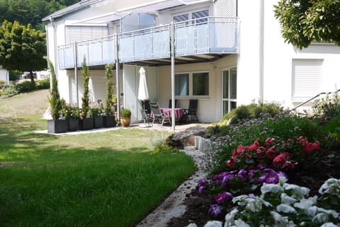 Property building, Garden, Balcony/Terrace